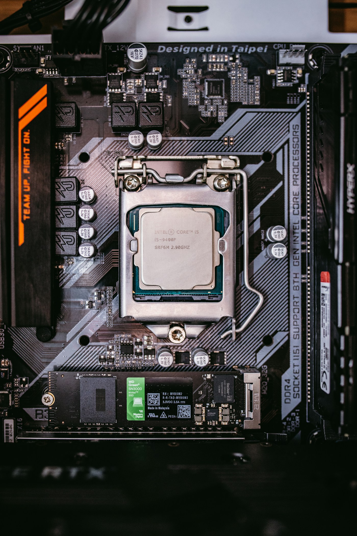 マザーボード上のCPUプロセッサ